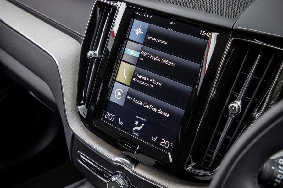 Детали интерьера Volvo XC60 D4 Inscription 2017 года  (UK) (фото 143 из 172)